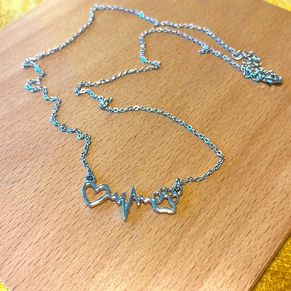 PET HEARTBEAT NECKLACE 🐾 - Picture 1 of 1